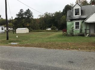 104 S Green St, Blackstone, VA 23824