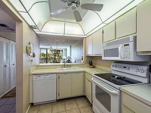 3rd image of 651 Seaview Ct APT 304