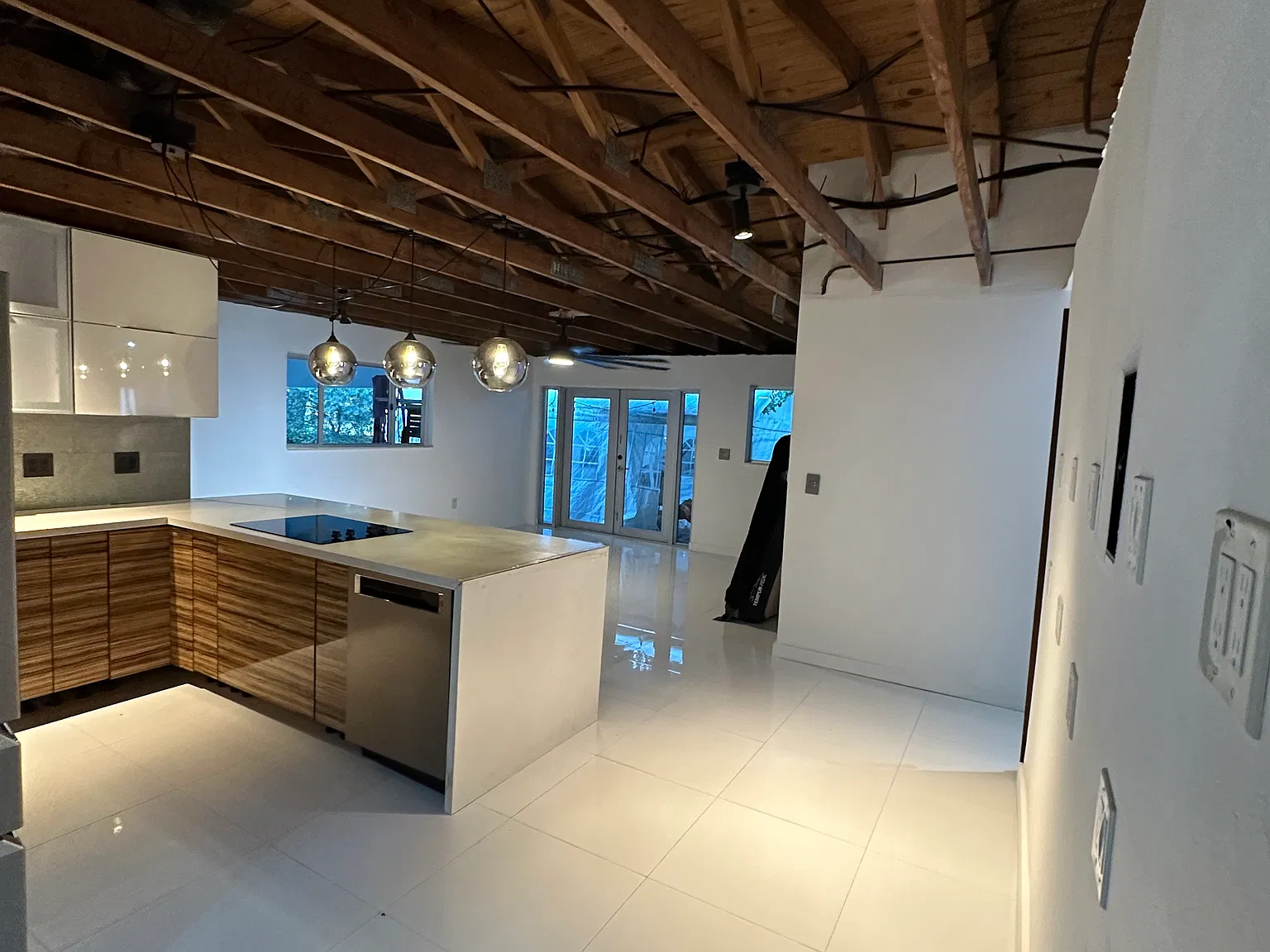 3 bed, 1300 sqft, $5,000 — Photo 2