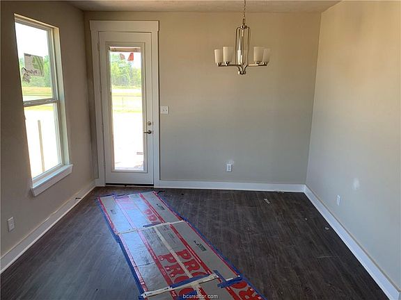 3rd image of 2421 Chinook Way