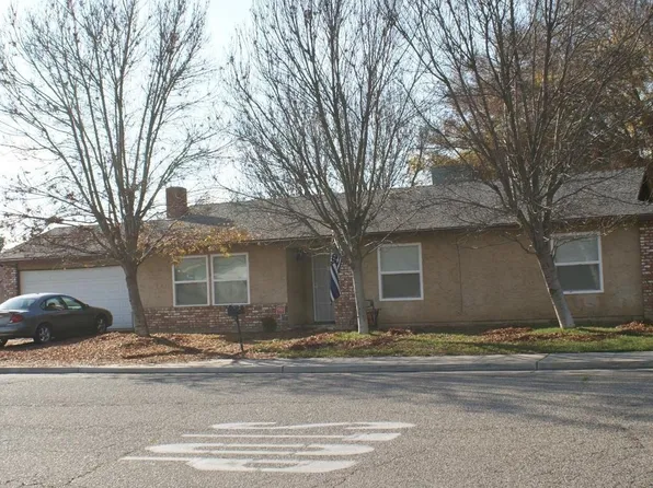 991 7th Ave, Kingsburg, CA 93631