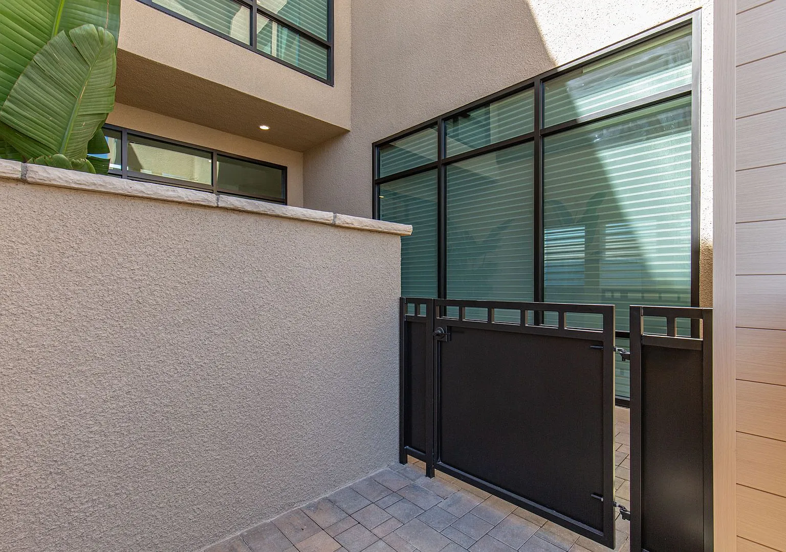 Stunning modern luxury home located in prestigious guard-gated Summerlin community of Ascension — Photo 4