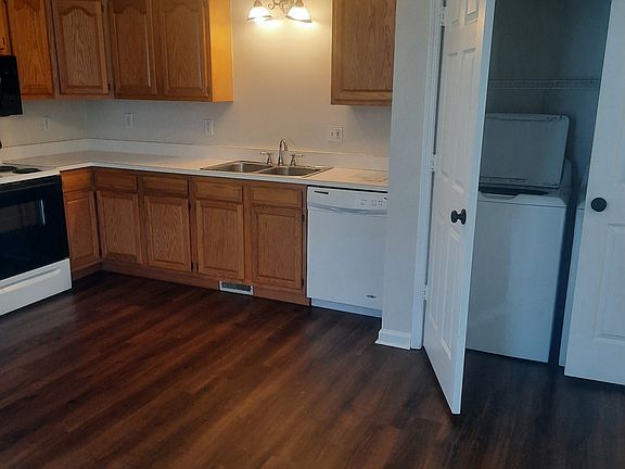 3rd image of 708 W Adams St