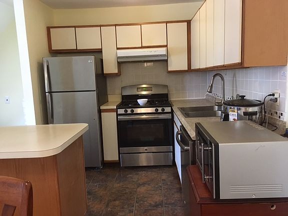 4th image of 25 Skyline Dr