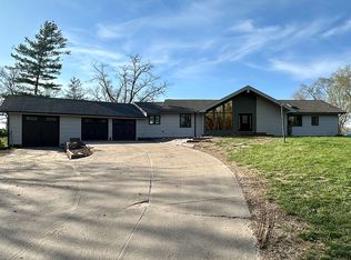 12706 Cottonwood Ln, Springfield, NE 68059