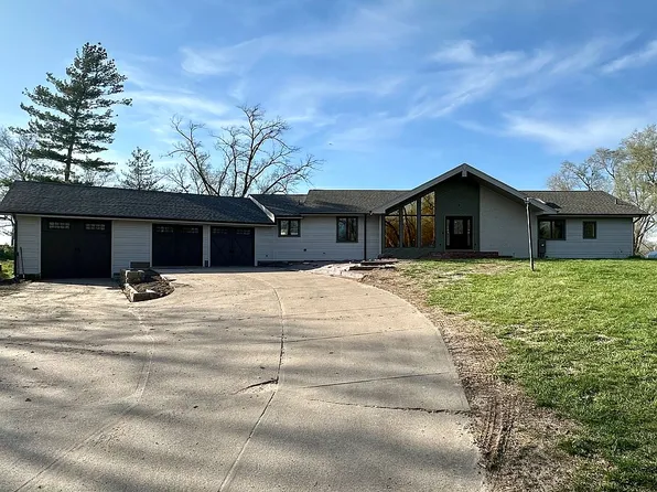 12706 Cottonwood Ln, Springfield, NE 68059