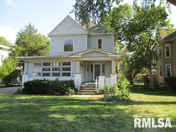 2nd image of 117 W Division St