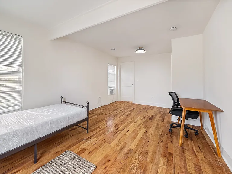1000 Foster St #1 — Photo 11