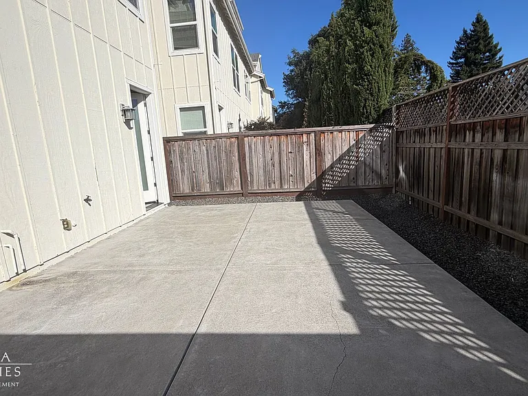 425 Kylie Ln — Photo 27