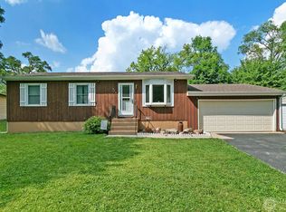 310 Northern Ct, Island Lake, IL 60042