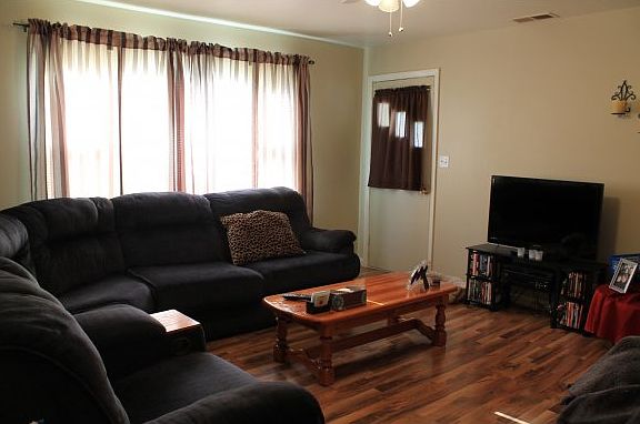 4th image of 1037 W Main St