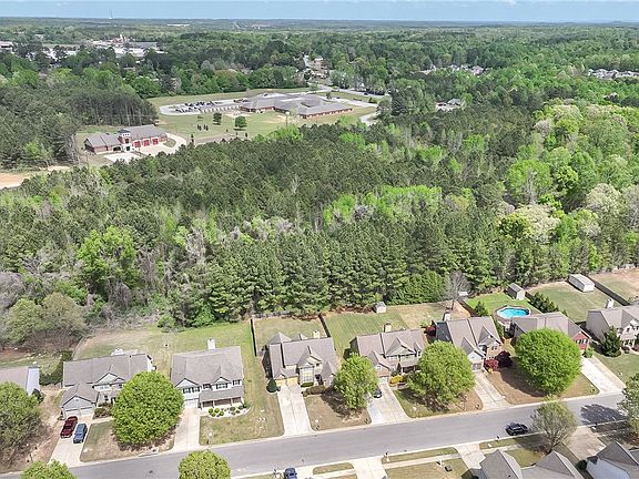 3rd image of 2923 McKinley Dr