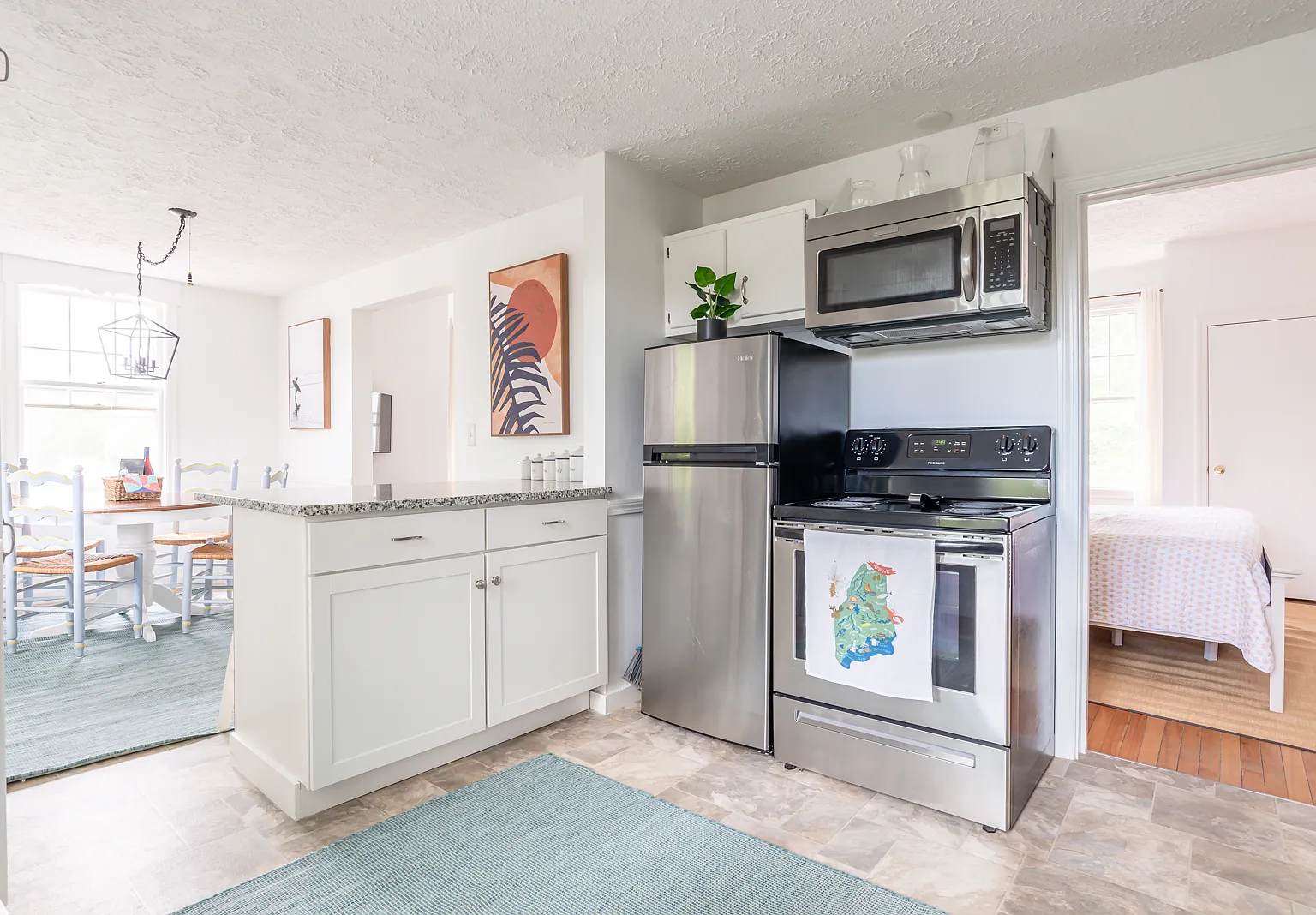 3 bed, 1054 sqft, $3,000 — Photo 1