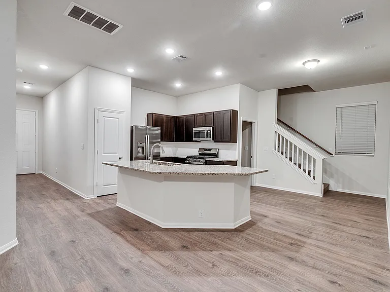 405 Magnolia Ln — Photo 5