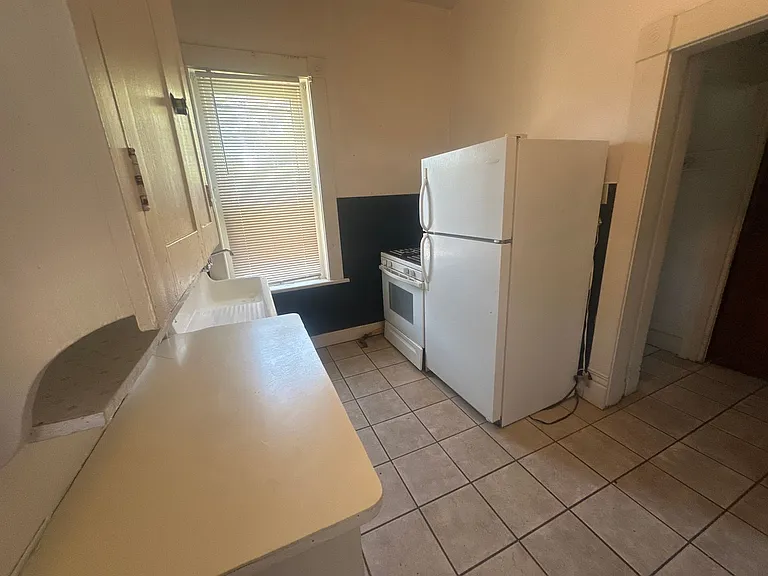 King Ave 222 MLR — Photo 4