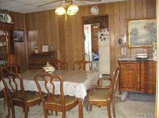 14 Spruce Ln, Valley Stream, NY 11581