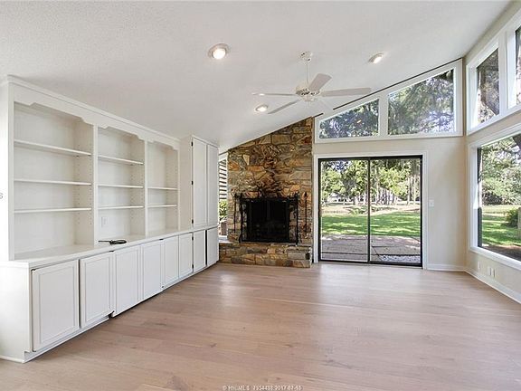 5th image of 12 Wax Myrtle Ln