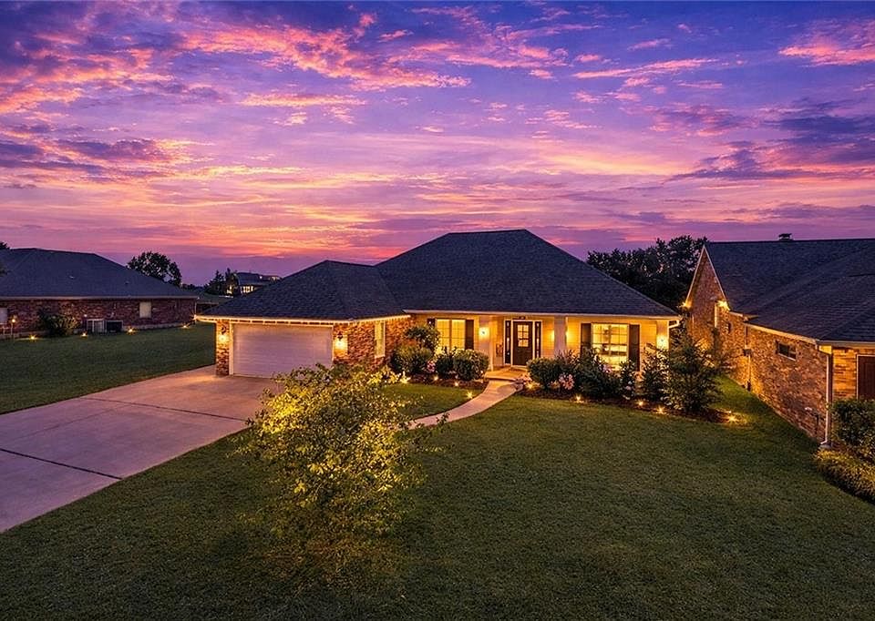 1st image of 414 Moonraker Dr