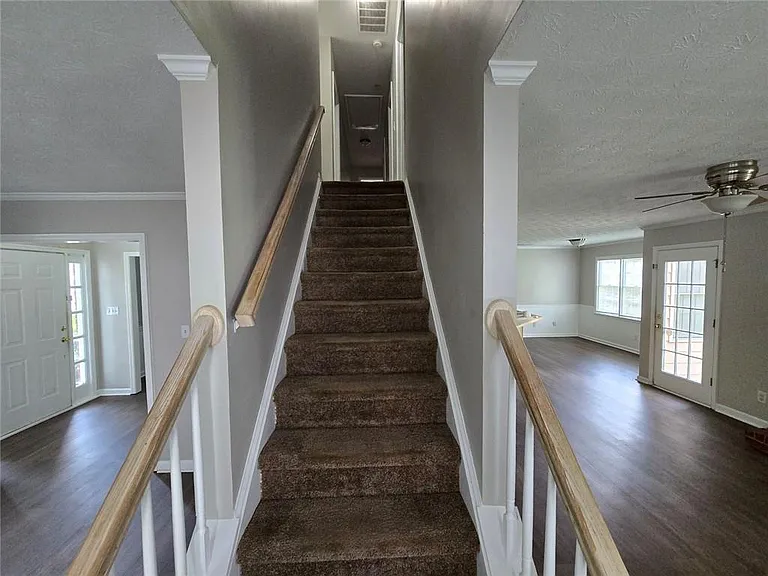724 Jamie Way NE — Photo 7
