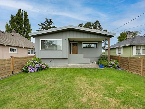 2nd image of 3128 Quadra St