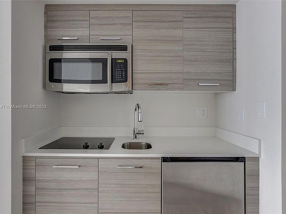 5th image of 1751 N Bayshore Dr #10N