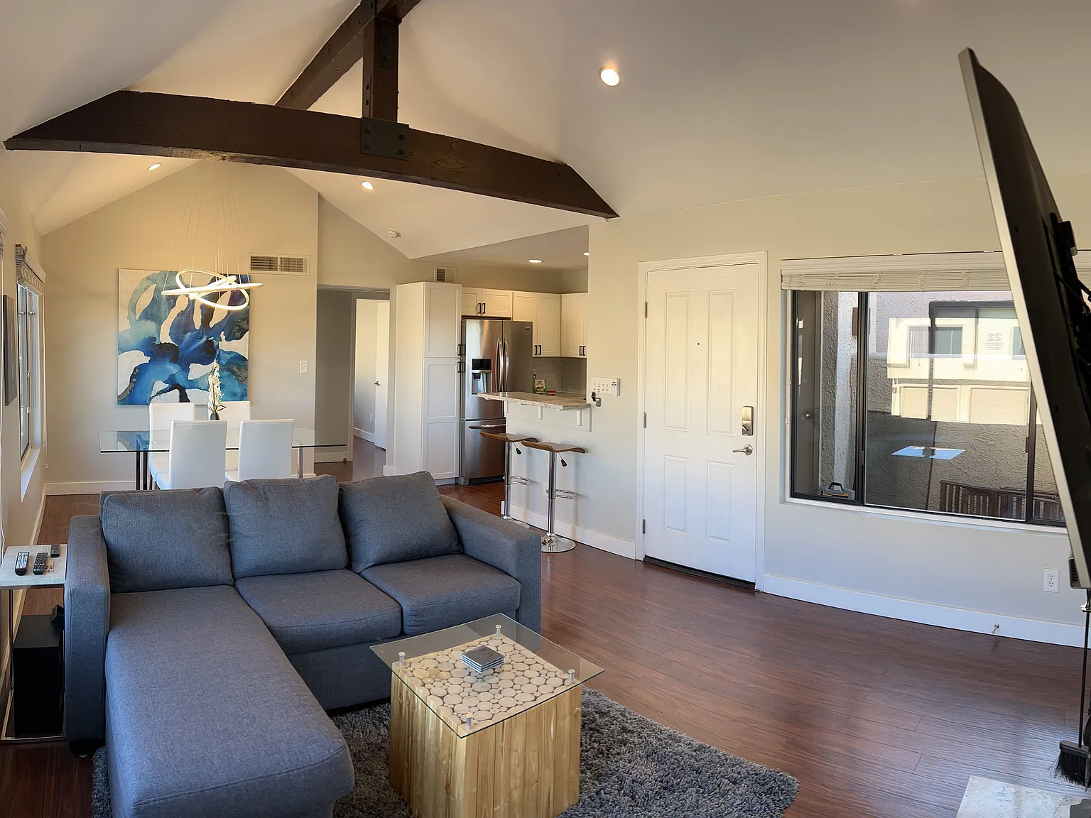 1 bed, 704 sqft, $1,995 — Photo 3
