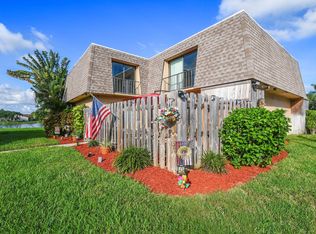 5401 Waterview Cir, Palm Springs, FL 33461