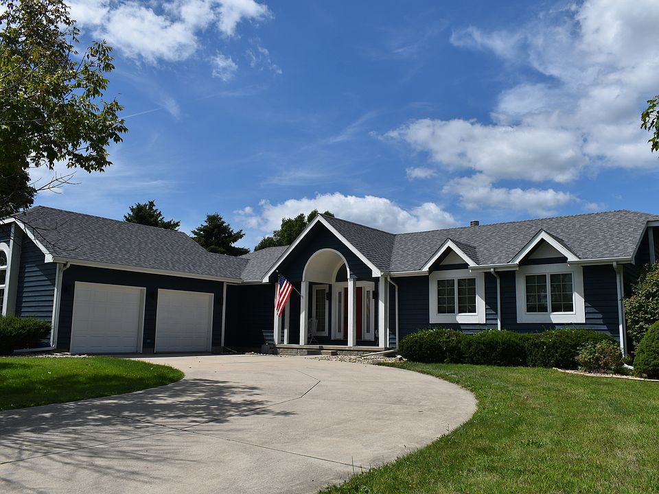 1st image of 585 Fairway Dr