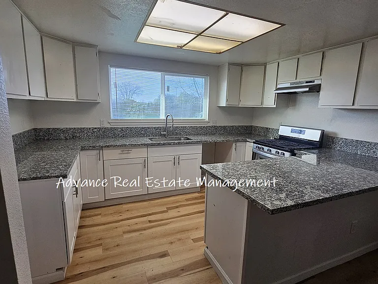 5 Eckert Ct — Photo 8