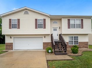 425 Miranda Dr, Dupo, IL 62239
