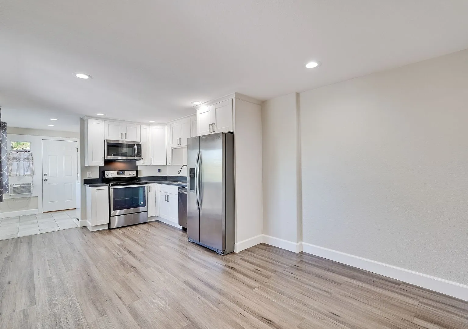 Welcome Home To This One-Bedroom Cottage (Adu) / Blossom Hill @ Union Avenue. — Photo 3