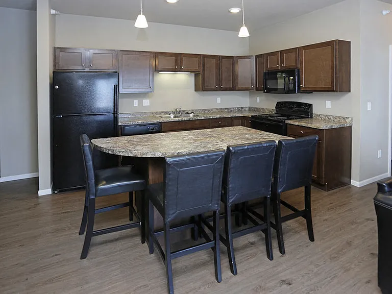 Brookledge Apartments — Photo 32