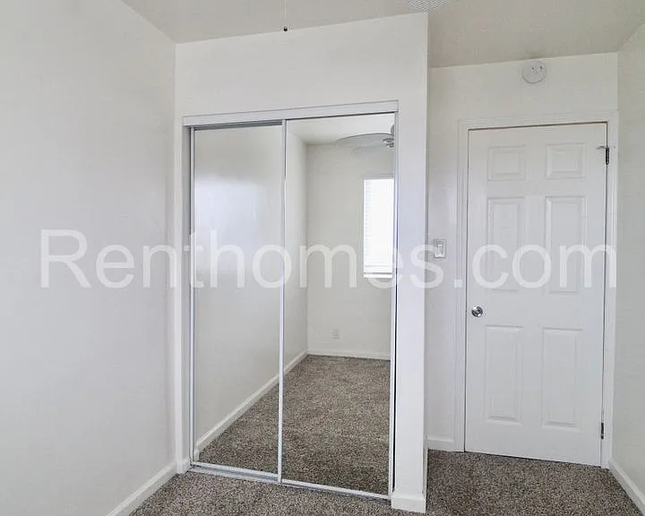 2345 Comstock St — Photo 10