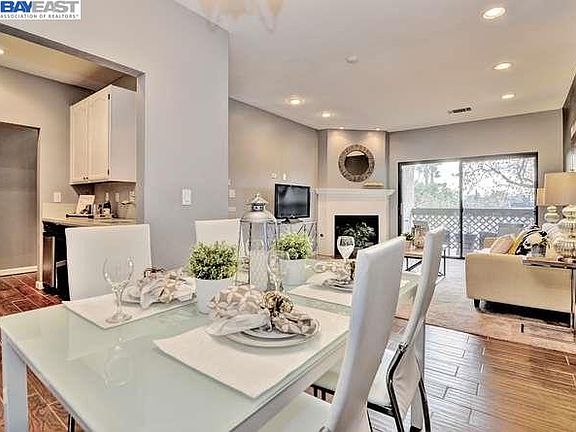 5th image of 39975 Cedar Blvd Unit 331