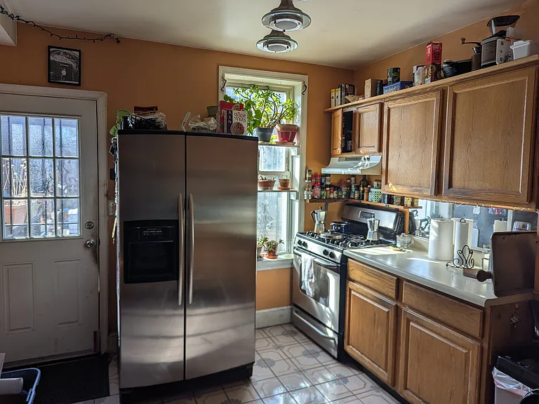 313 K St NE — Photo 3