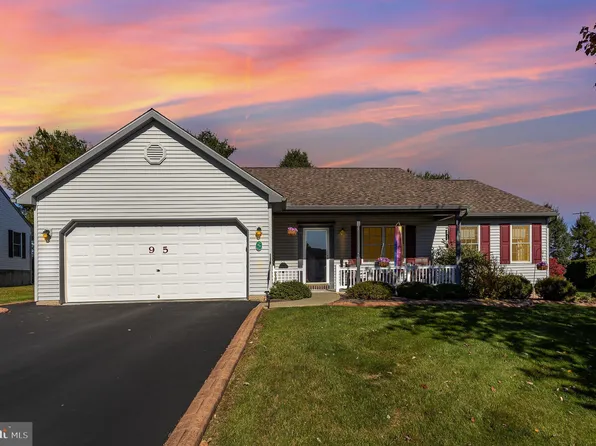 95 Springhouse Dr, Myerstown, PA 17067