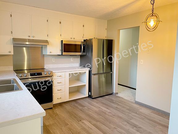 5th image of 721 Indian Hills Dr