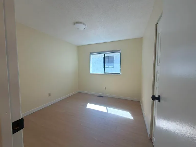 2175 E 54th Ave — Photo 10