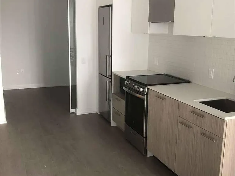 251 Jarvis St #818 — Photo 5