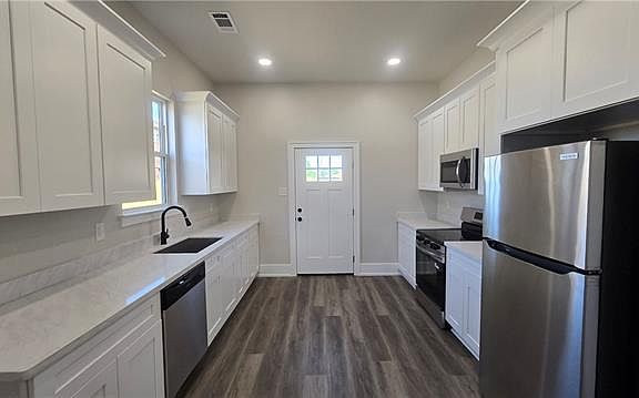 3rd image of 3617 Park Blvd