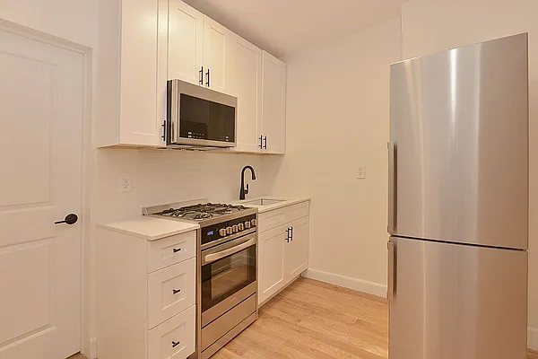 Rented by Weinstein Realty Group | media 10