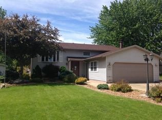 520 Northgate Dr, Dyer, IN 46311