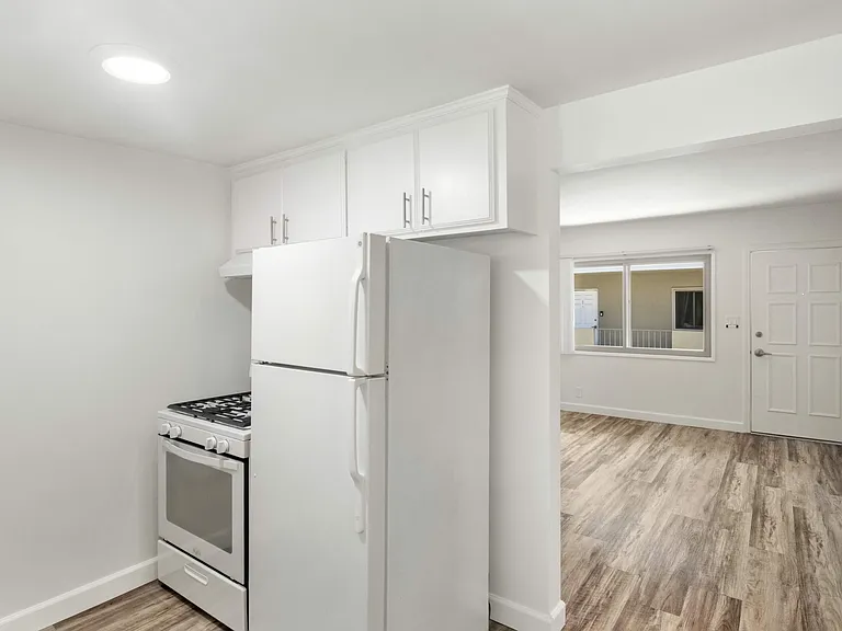 620 E Imperial Ave — Photo 9