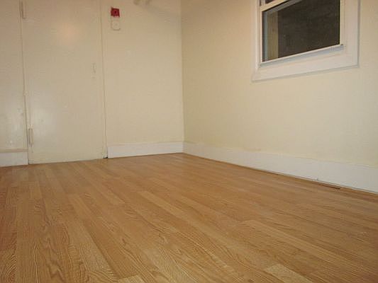 5th image of 39 Kingsland Ave APT 1B