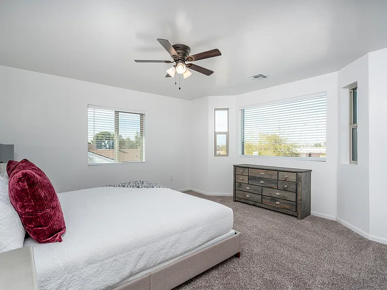1640 N Cameron St — Photo 13