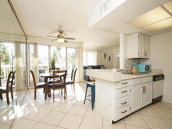 3rd image of 775 Gulf Shore Dr Unit 1032