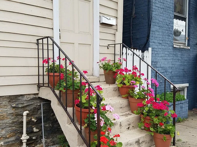 119 W South St — Photo 1
