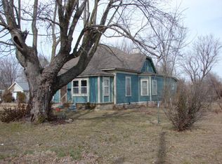 633 W Washington St, Marshfield, MO 65706