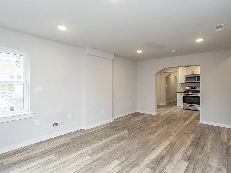 126 W 5th Ave — Photo 3