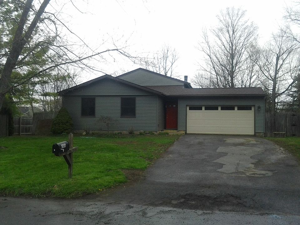 1st image of 705 Fairway Cir